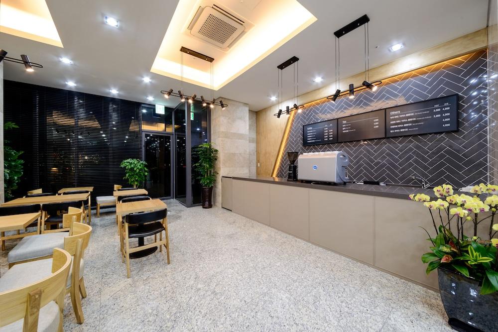 Benikea Premier Hotel Yeouido Seoul Exterior photo