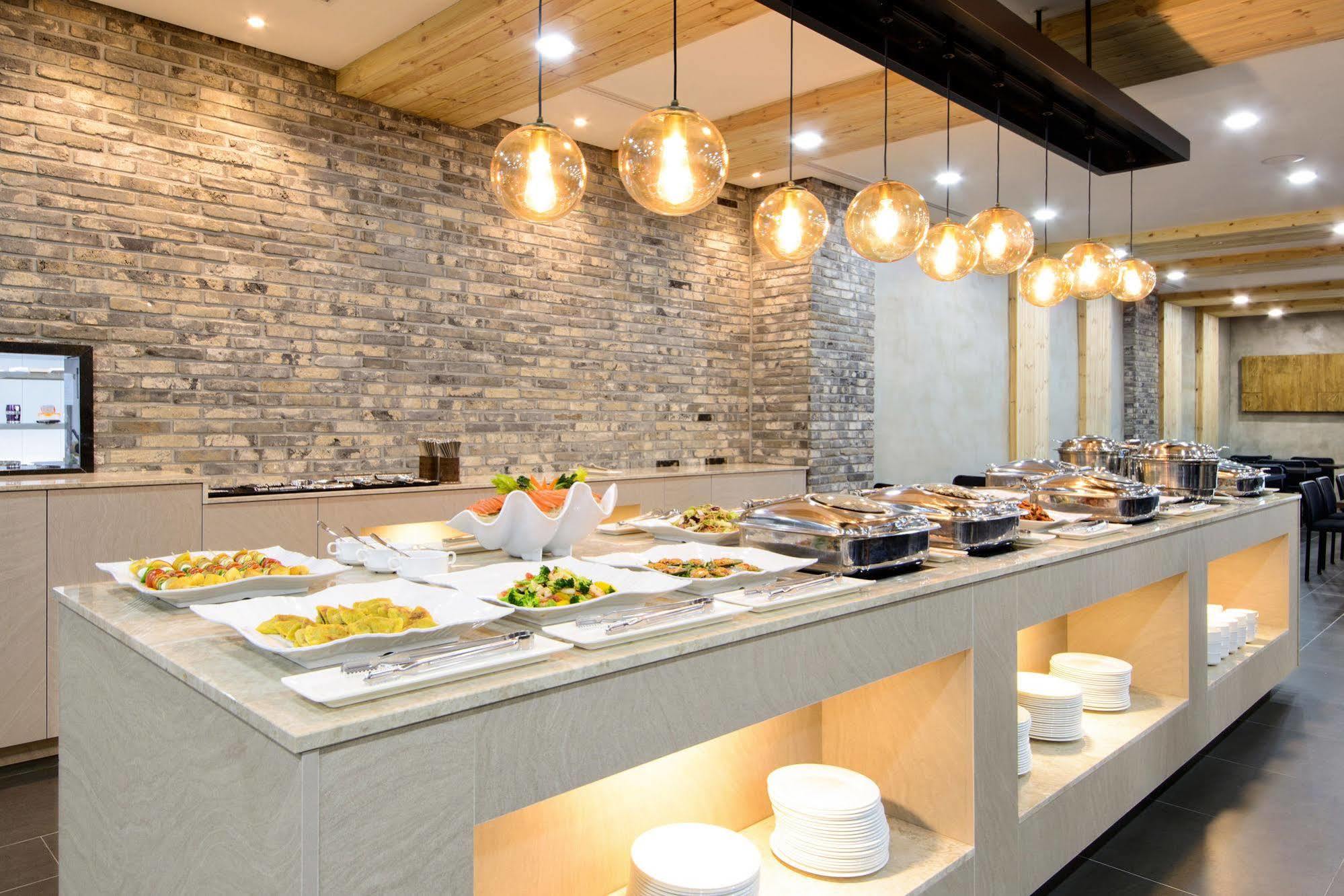 Benikea Premier Hotel Yeouido Seoul Exterior photo
